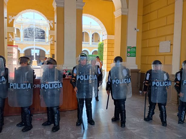 Marcha del 8M en Orizaba, marcada por enfrentamientos y vandalismo (+VIDEO)