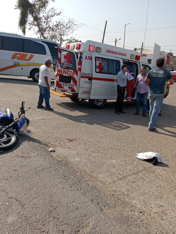 Motociclista se accidenta en bulevar de Cosamaloapan