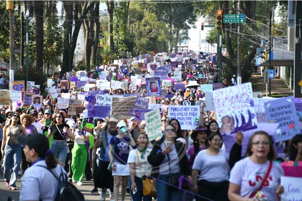 Marcha 8M en Xalapa: Ni una desaparecida, ni una asesinada más (+Video)