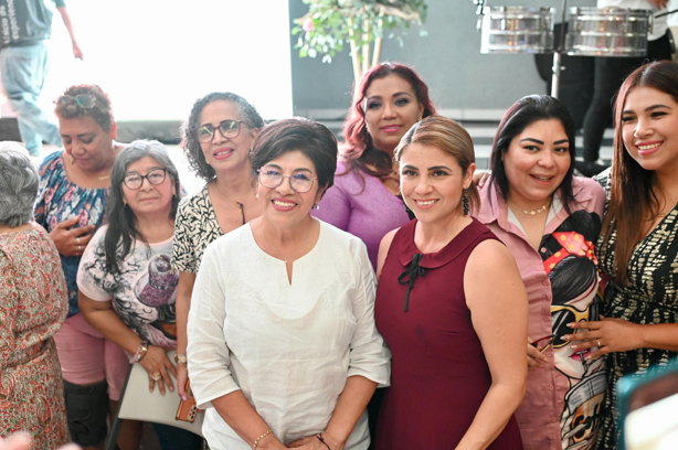 Rosa María Hernández Espejo reconoce a mujeres destacadas en evento del 8M en Veracruz