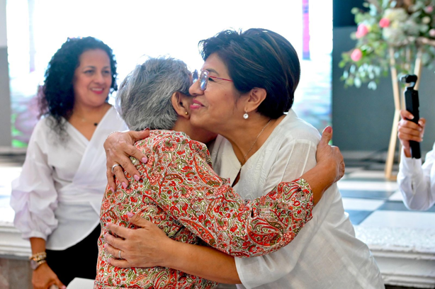 Rosa María Hernández Espejo reconoce a mujeres destacadas en evento del 8M en Veracruz