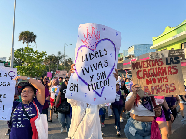 Cientos de mujeres marchan este 8M en Veracruz para exigir justicia | VIDEO