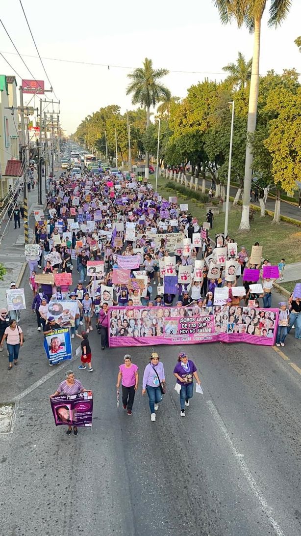 8M en Poza Rica: En marcha, feministas piden un alto a la desaparición de mujeres