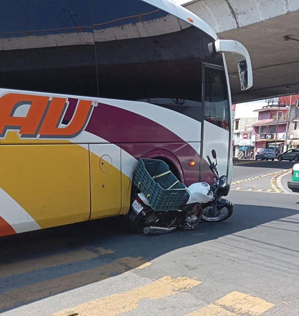 Tres accidentes colapsan la avenida Lázaro Cárdenas en Xalapa