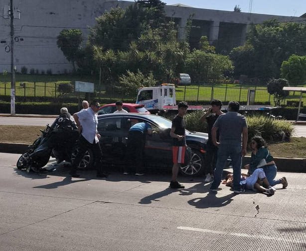 Tres accidentes colapsan la avenida Lázaro Cárdenas en Xalapa