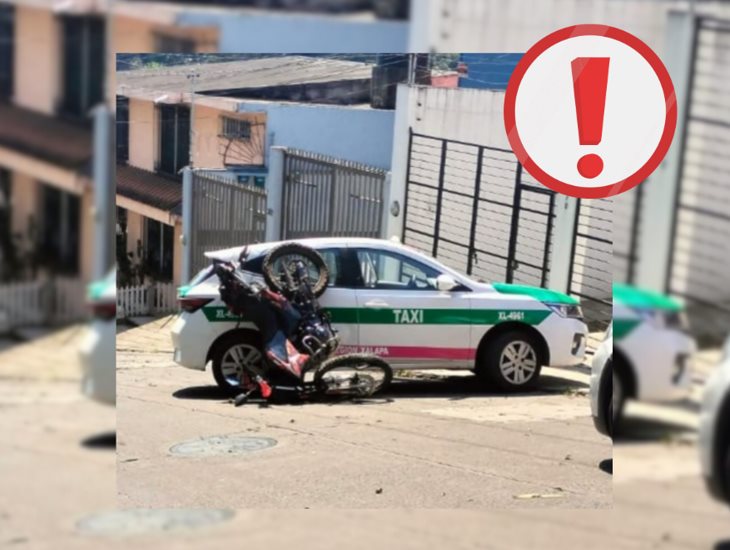 ¿Por ebrio?, motociclista se estrella contra un taxi en Xalapa