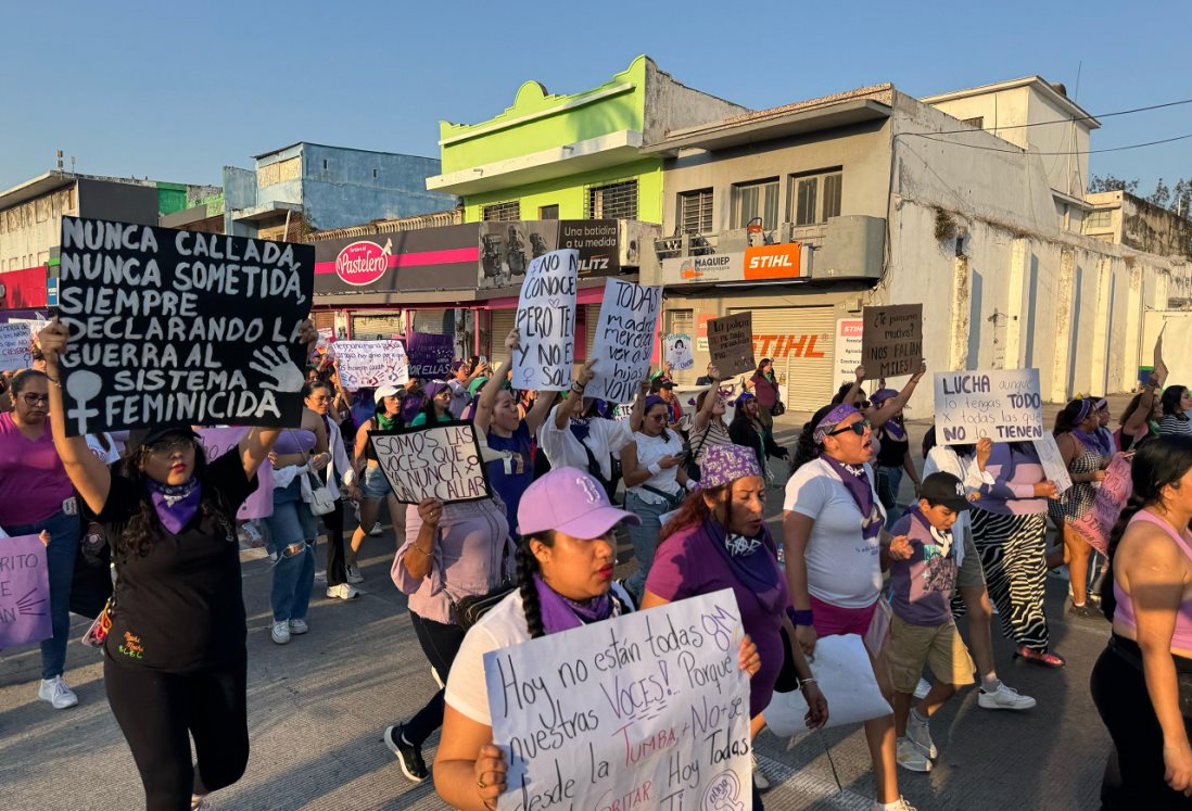 Cientos de mujeres marchan este 8M en Veracruz para exigir justicia | VIDEO