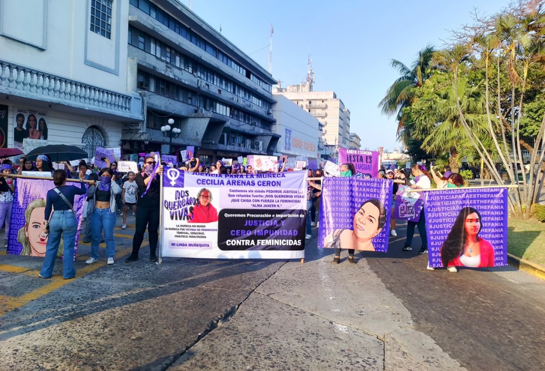 En marcha del 8M, recuerdan a víctimas de feminicidio en Veracruz