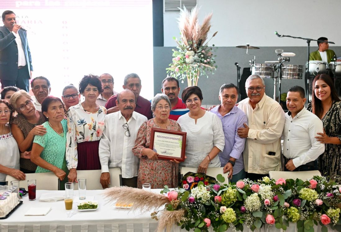 Rosa María Hernández Espejo reconoce a mujeres destacadas en evento del 8M en Veracruz