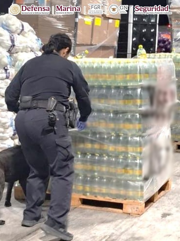 Decomisan más de una tonelada de droga líquida en botellas de agua mineral