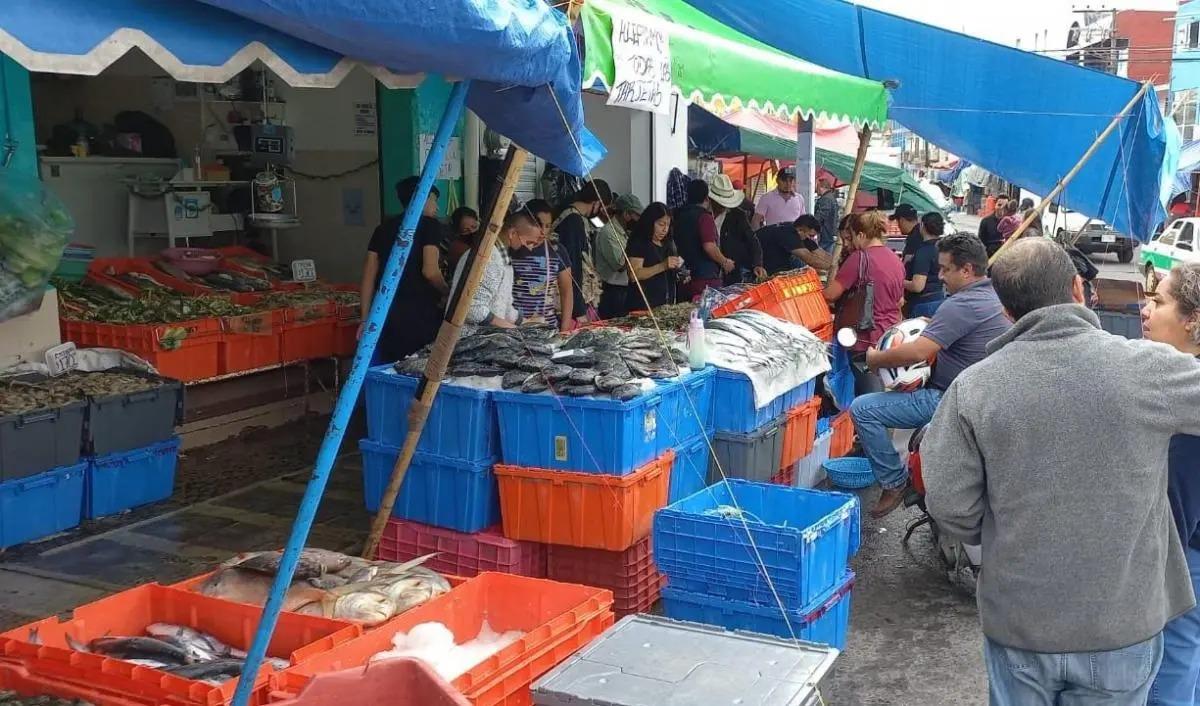 Cuaresma beneficia a vendedores de pescados y mariscos en Veracruz