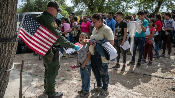 Estados Unidos lanza aplicación para que migrantes puedan autodeportarse