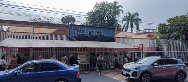 Se acumulan problemas en escuela Díaz Mirón, de Xalapa; protestan por falta de director