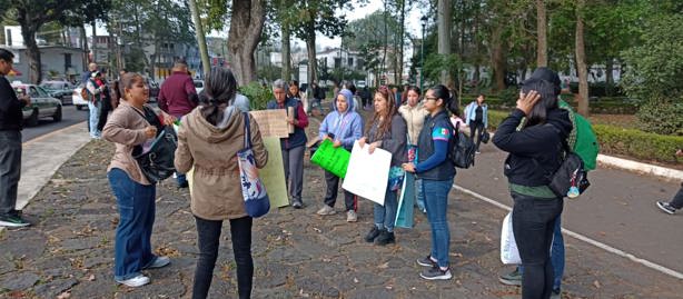 Se acumulan problemas en escuela Díaz Mirón, de Xalapa; protestan por falta de director