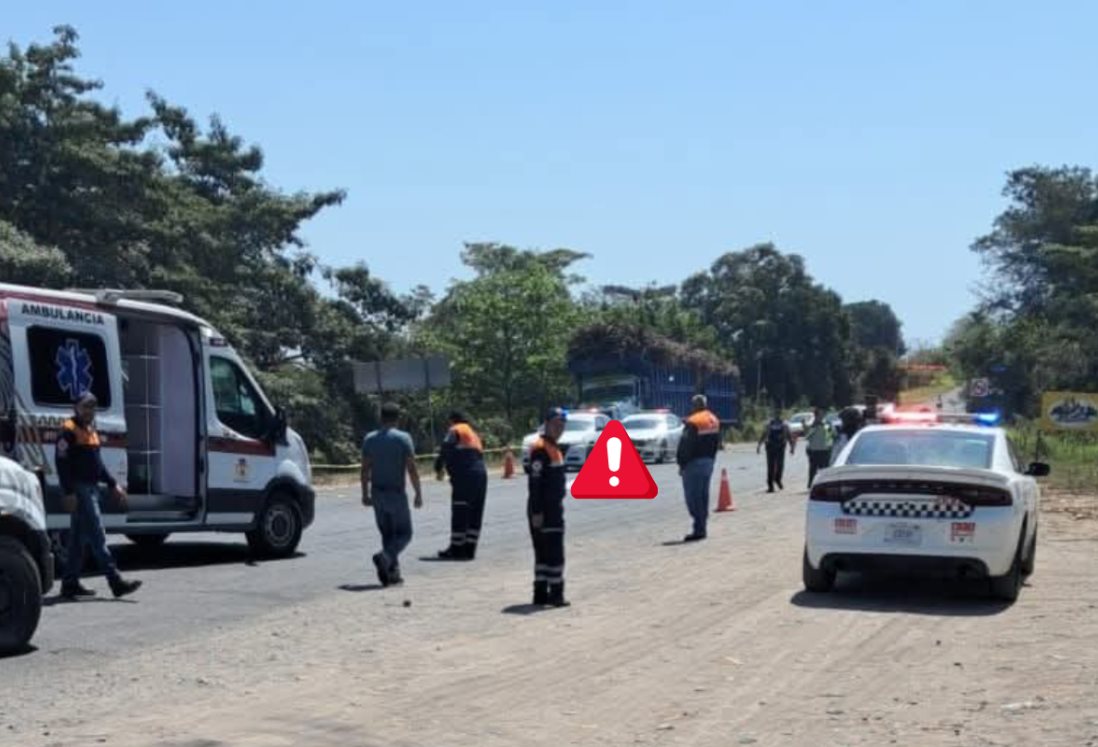 Muere persona atropellada por una pipa en carretera a Tierra Blanca