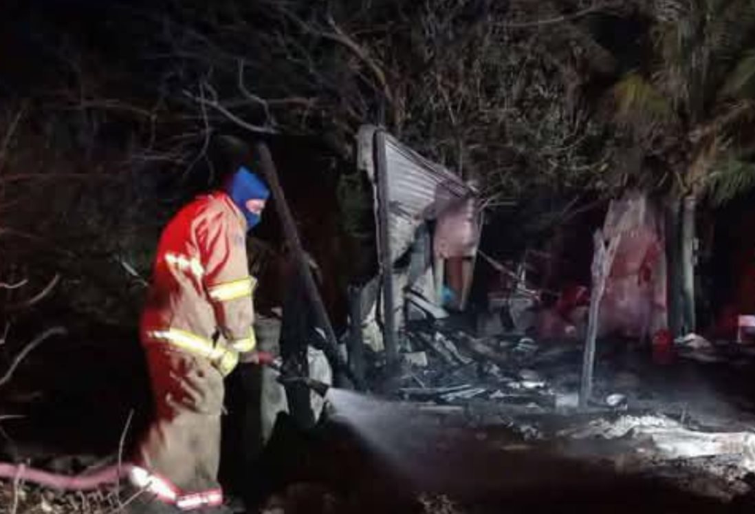 Mueren 16 patos calcinados durante incendio en caballerizas de Alvarado