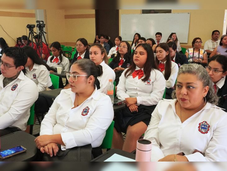 Agilizan la entrega de títulos profesionales a egresados de escuelas normales