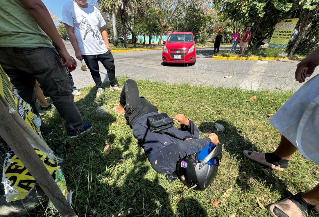 Se accidenta joven motociclista en calles del fraccionamiento Puente Moreno