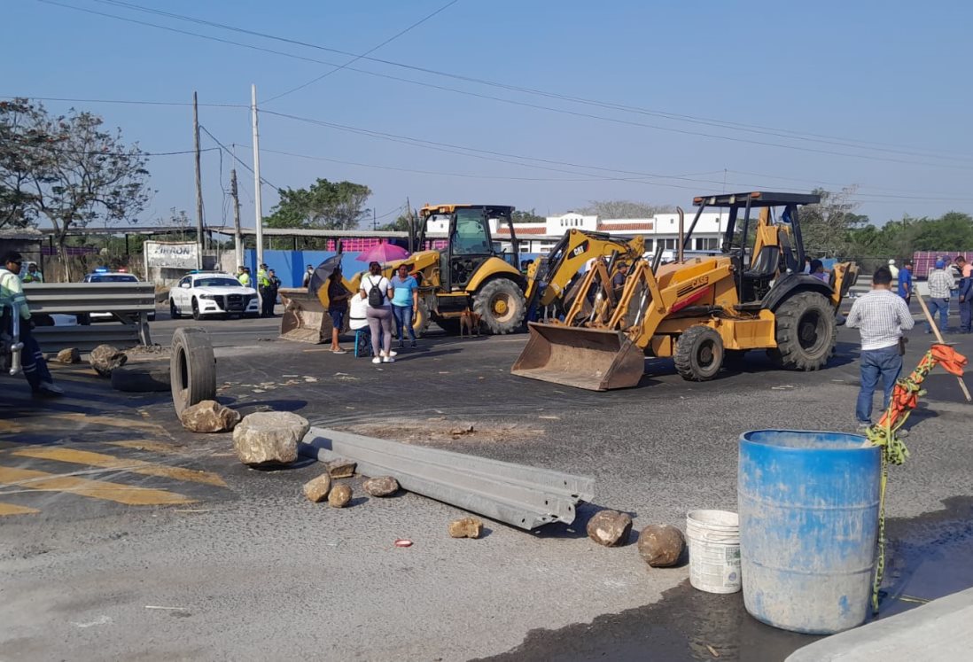 Bloquean carretera Paso del Toro - Santa Fe en Veracruz | VIDEO