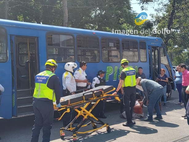 Estudiante de secundaria cae de autobús en Orizaba, el conductor aceleró antes de tiempo