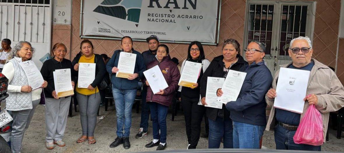 Entregan títulos de propiedad a vecinos de la colonia Camino Real en Veracruz