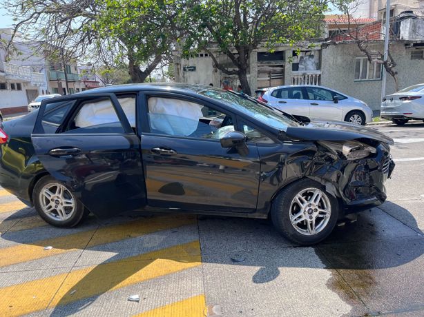 Familia de turistas se accidentan en la colonia Flores Magón, en Veracruz