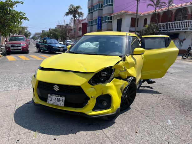 Familia de turistas se accidentan en la colonia Flores Magón, en Veracruz