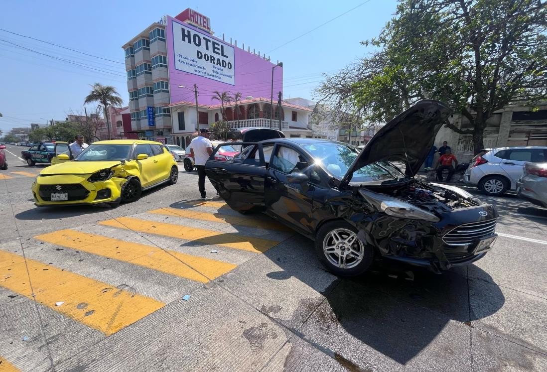 Familia de turistas se accidentan en la colonia Flores Magón, en Veracruz