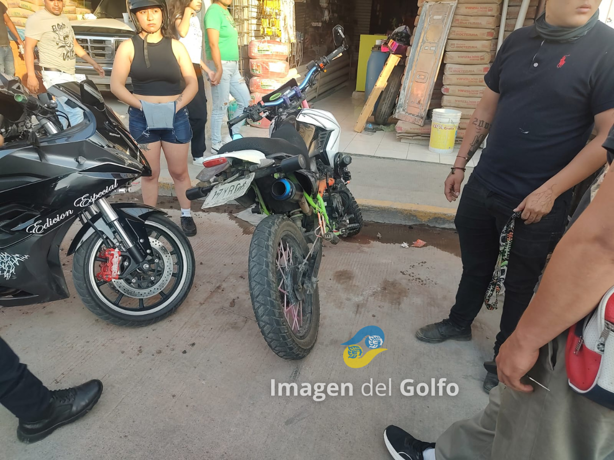 Choque entre motociclistas deja una embarazada herida en Xalapa; el responsable huyó