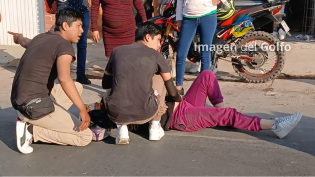 Choque entre motociclistas deja una embarazada herida en Xalapa; el responsable huyó