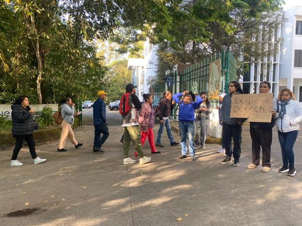 Protestan en el Inecol; trabajadores exigen mejores condiciones salariales