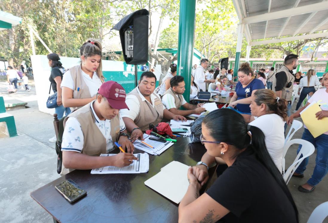 Realizan la segunda Feria Nacional de Empleo para la Mujer en Poza Rica