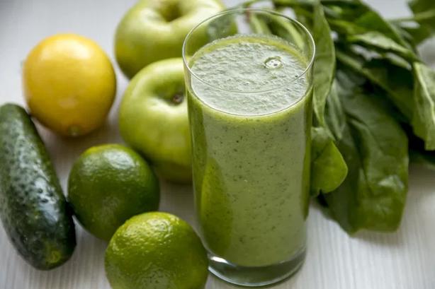 Esta es la mejor hora del día para tomar jugo verde y potenciar sus beneficios