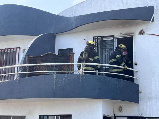 Incendio arrasa con una recámara de vivienda en el fraccionamiento Torrentes Aeropuerto | VIDEO