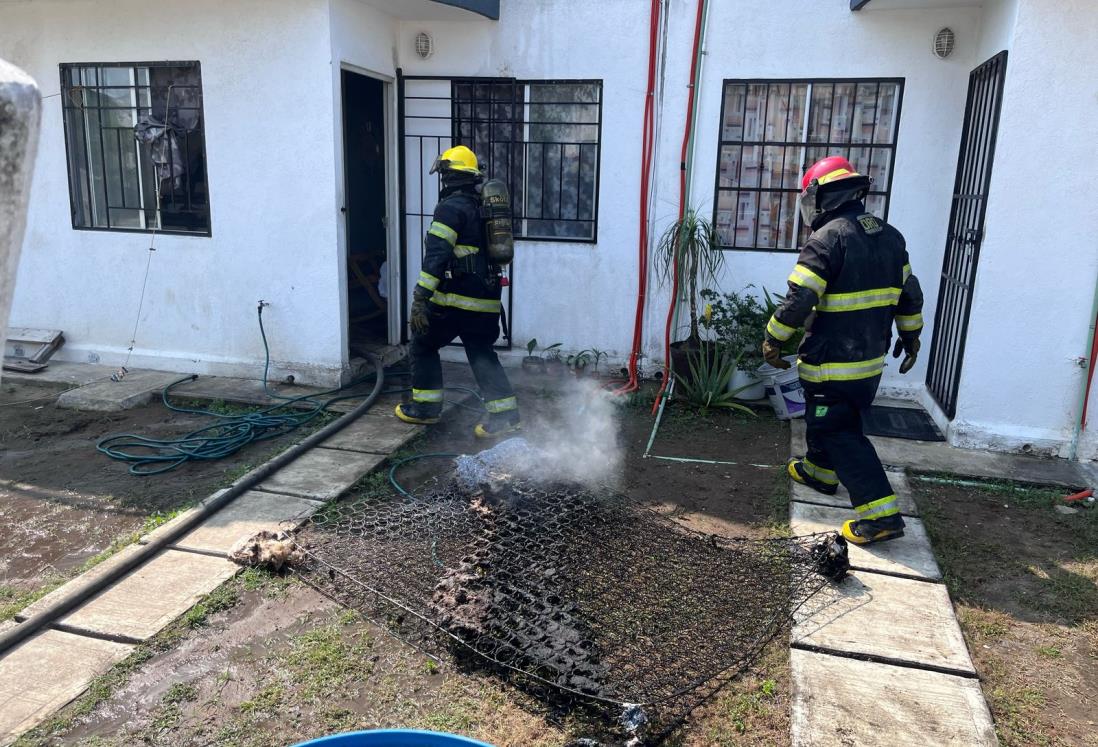 Incendio arrasa con una recámara de vivienda en el fraccionamiento Torrentes Aeropuerto | VIDEO