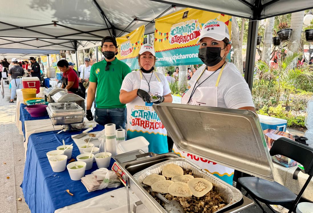 Realizan Festival de Carnitas y Barbacoa 2025 en el zócalo de Veracruz