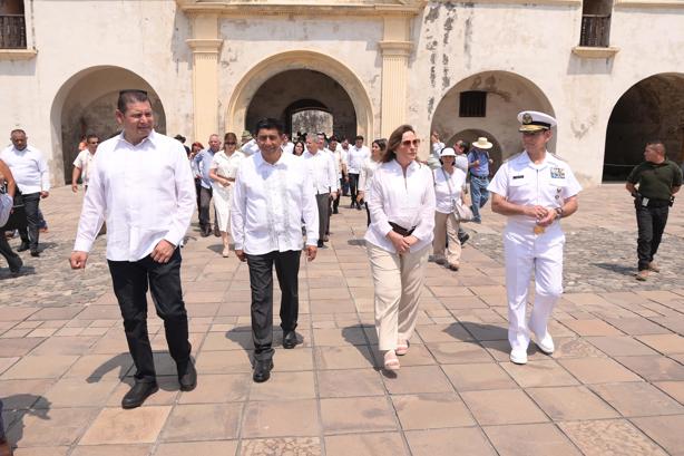 Visitan Rocío Nahle y gobernadores de Puebla y Oaxaca el fuerte de San Juan de Ulúa