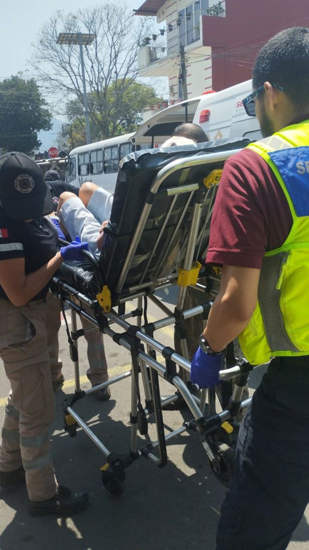 ¡Por golpe de calor!, adulta mayor se desvanece en plena calle de Fortín