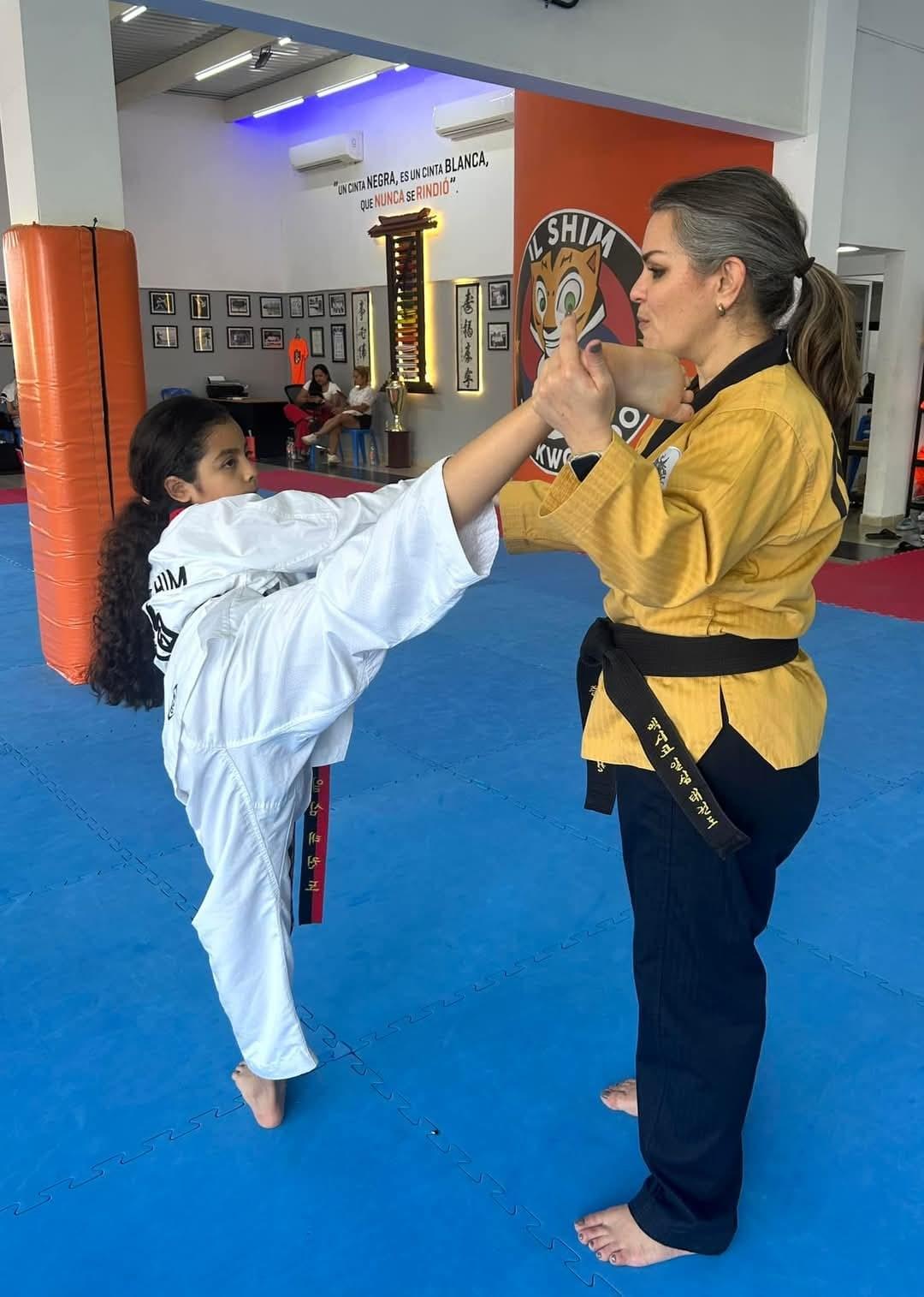 Entrena Graciela García con alumnos de Il Shim