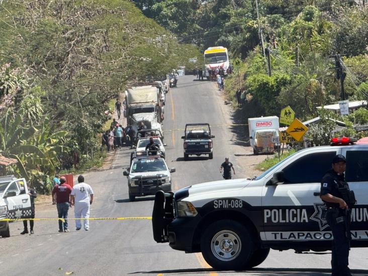 Bajo efecto de sustancias nocivas, desarma a policías en Tlapacoyan; hiere a uno y mata a otro