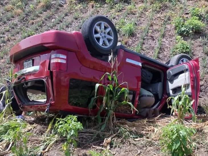 Pareja De Abuelitos Resultan Heridos Tras Volcarse En Un Barranco En 