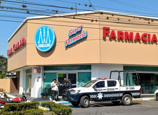 Delincuentes armados asaltan farmacia Guadalajara, de Córdoba