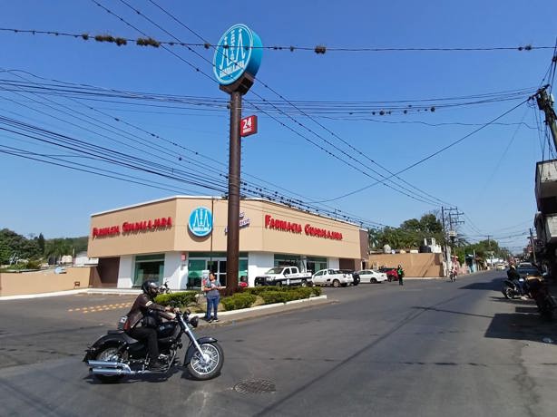 Delincuentes armados asaltan farmacia Guadalajara, de Córdoba