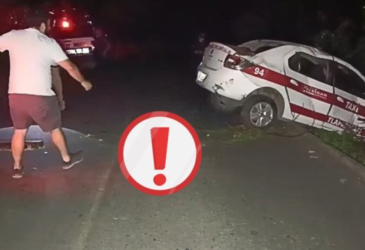 Taxi cae en un barranco en la carretera Tlapacoyan-San José Acateno