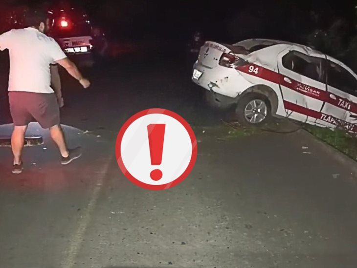 Taxi cae en un barranco en la carretera Tlapacoyan-San José Acateno