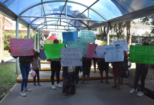 En SEV Orizaba, protestan por falta de maestros en Magdalena (+Video)