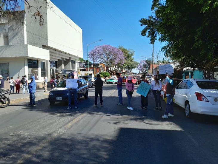 Protestan contra CMAS Xalapa y bloquean la avenida Miguel Alemán; por este motivo 