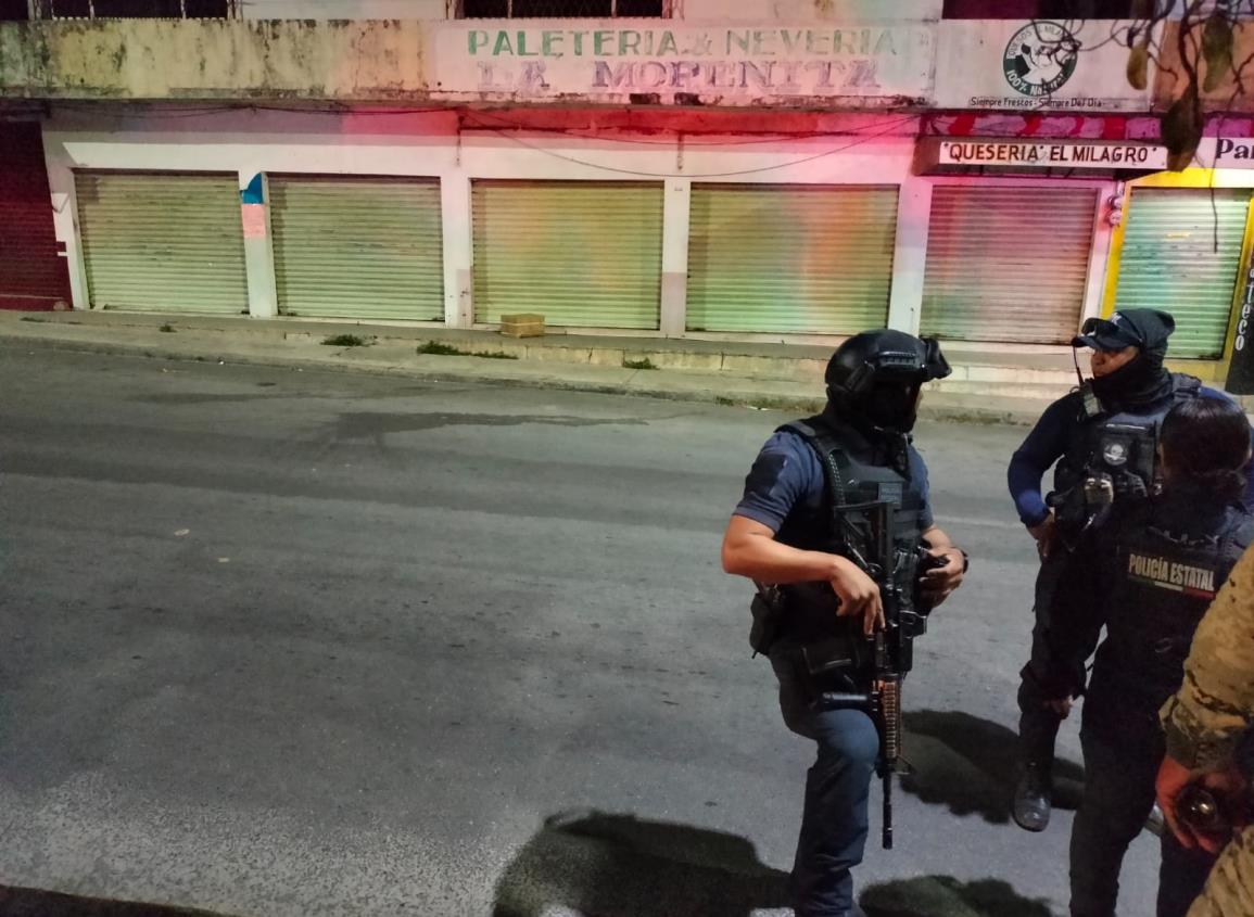 Hallazgo de extraña caja genera intensa movilización policiaca en Las Choapas; temen se trate de un explosivo