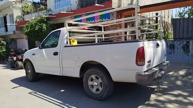 Motociclista se lesiona tras impactarse con camioneta en Martínez de la Torre