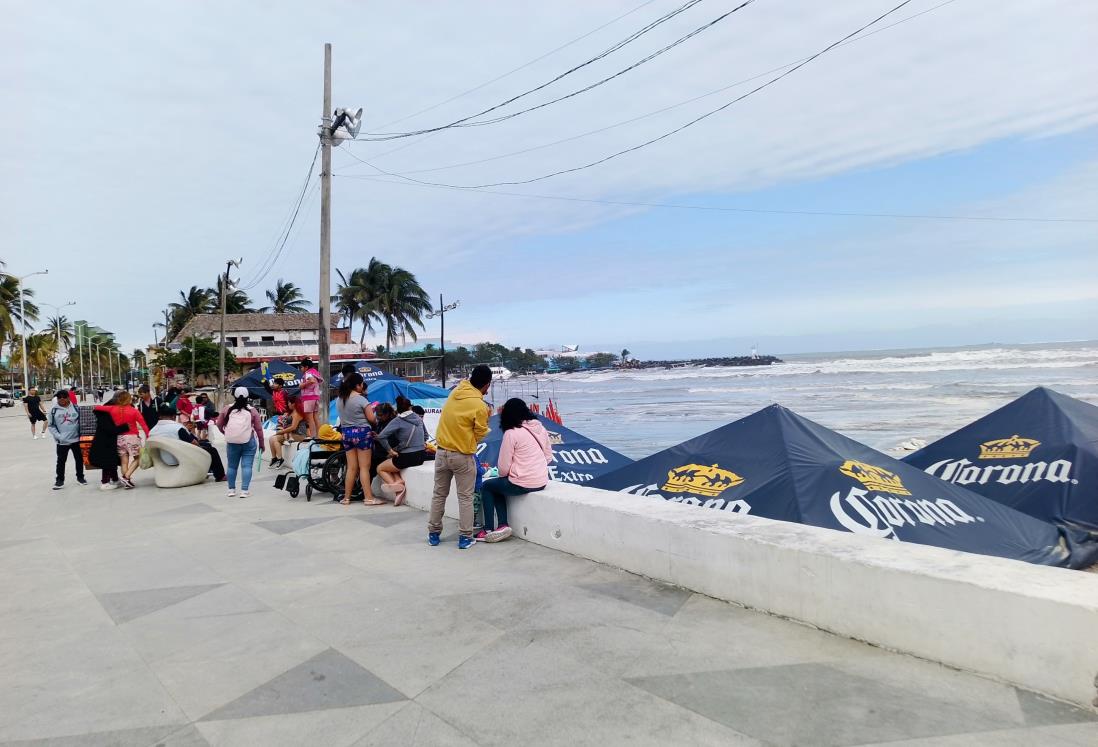 Turistas denuncian cobro por estacionarse en zona de Villa del Mar, en Veracruz